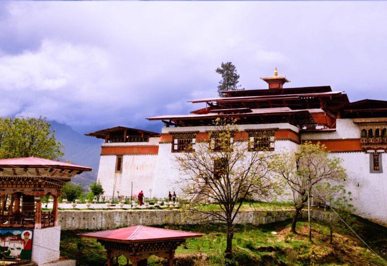Paro Rinpung Dzong (Rinchen Pung Dzong, Fortress on a Heap of Jewels) Image